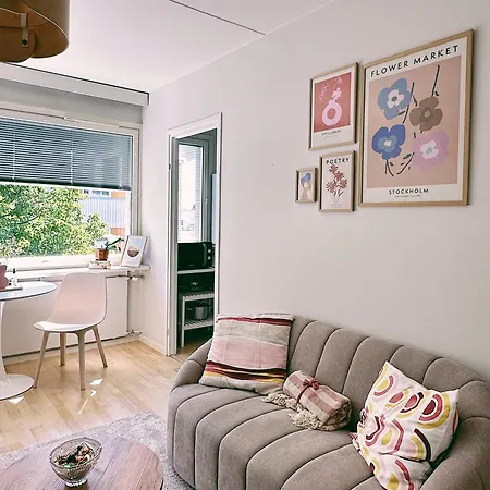 Cozy Central Flat Next To Tram And Bus Stations Helsinki Exterior photo