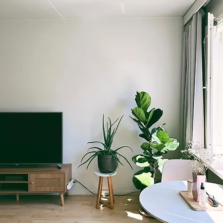 Cozy Central Flat Next To Tram And Bus Stations Helsinki Exterior photo