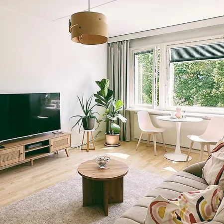 Cozy Central Flat Next To Tram And Bus Stations Helsinki Exterior photo